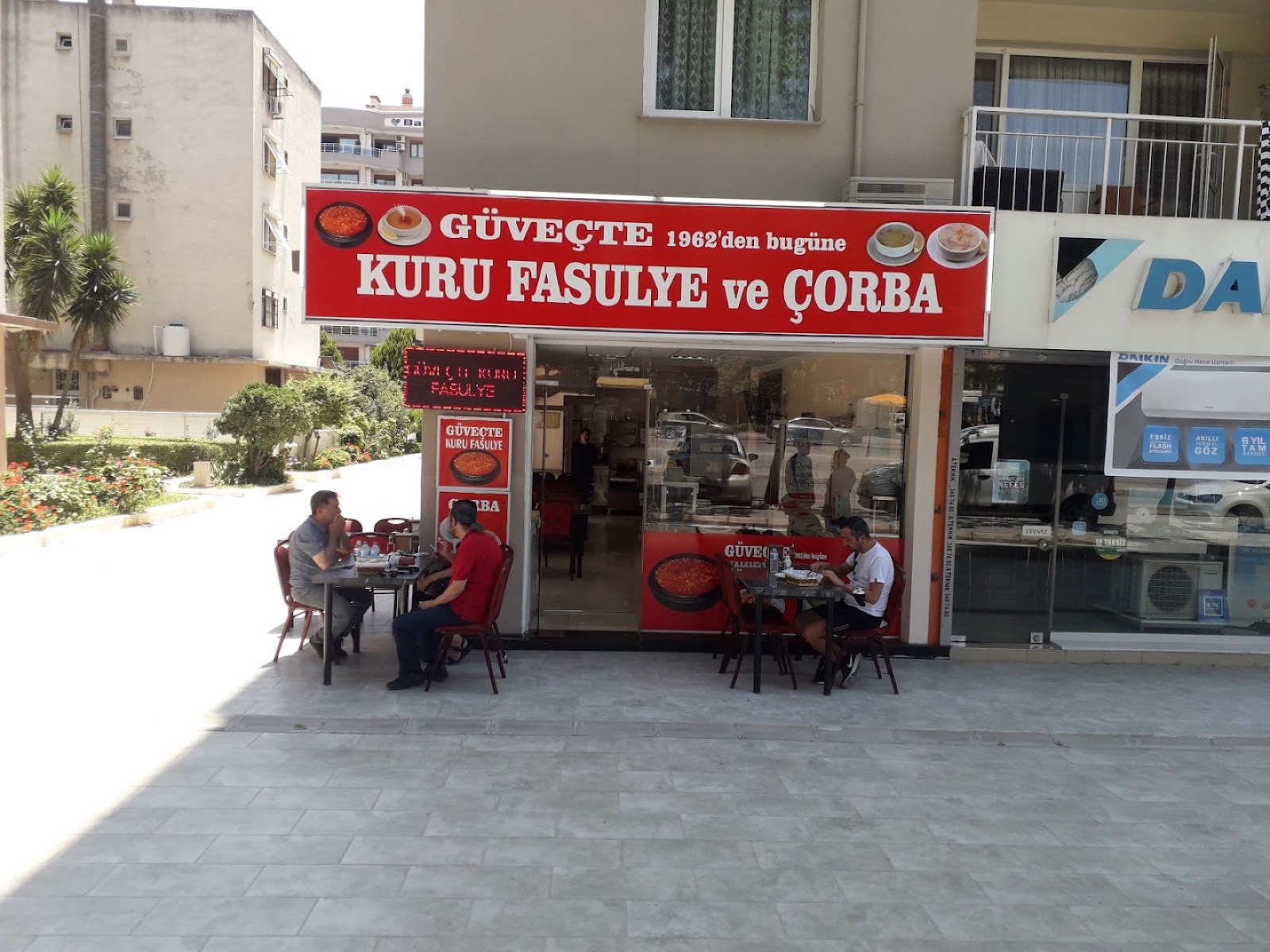 Güveçte Kuru Fasulye ve Çorba dış cephe